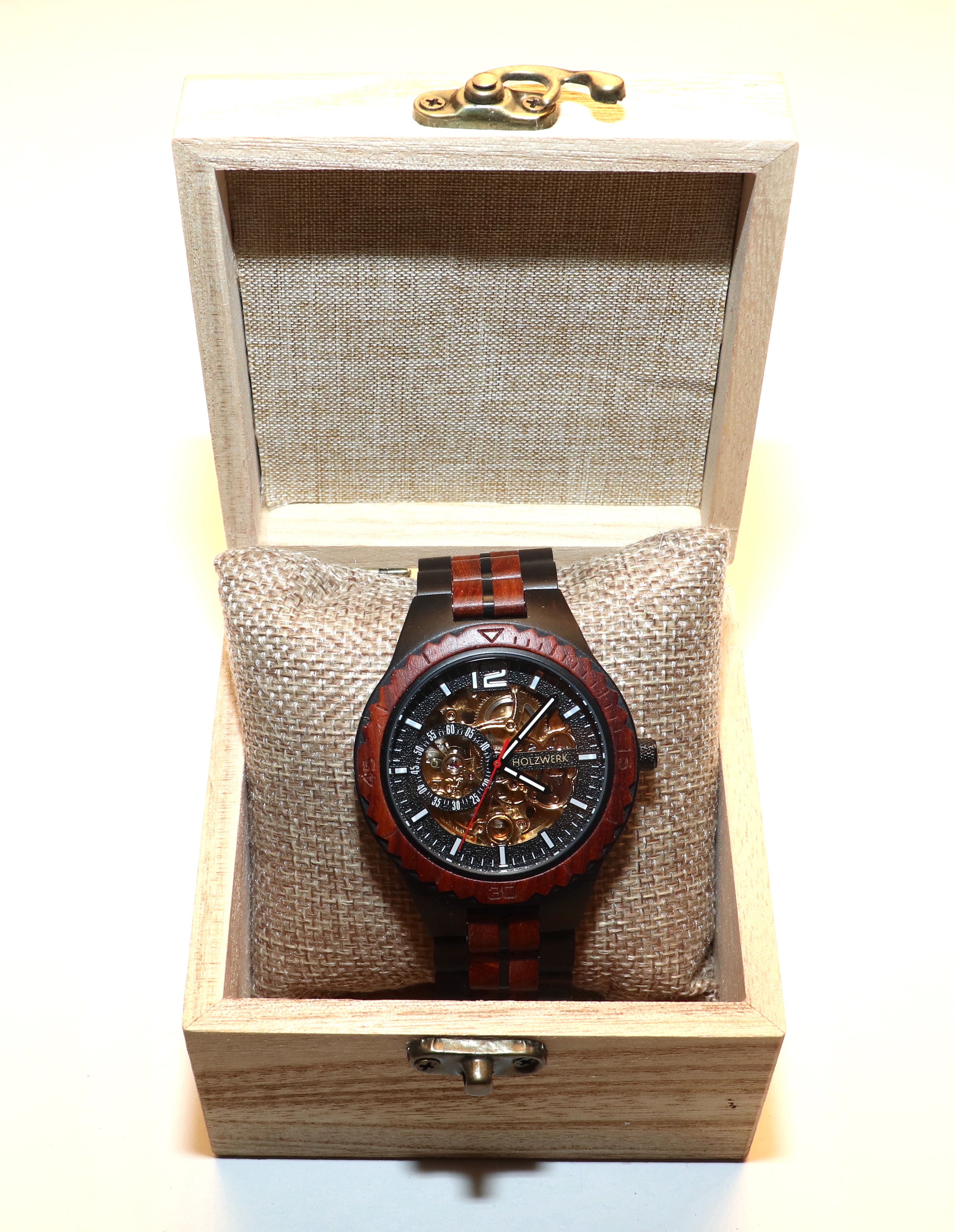 ساعة "إليسيوم روسو للرجال"