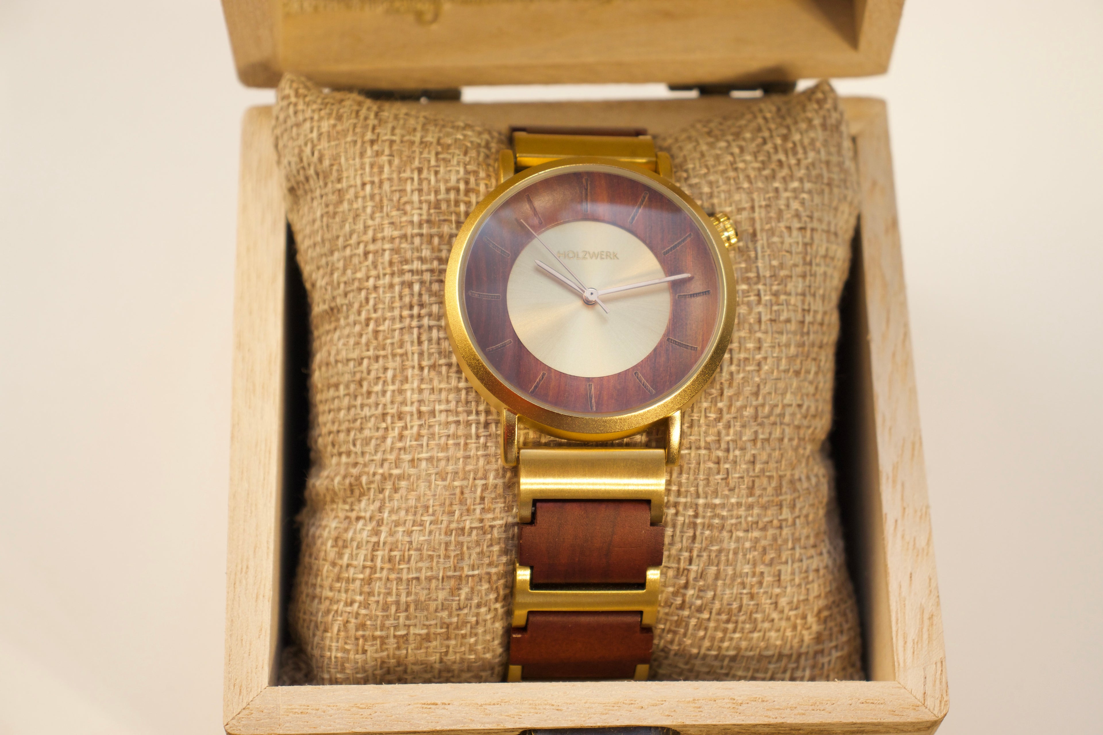 ساعة "سولارو"