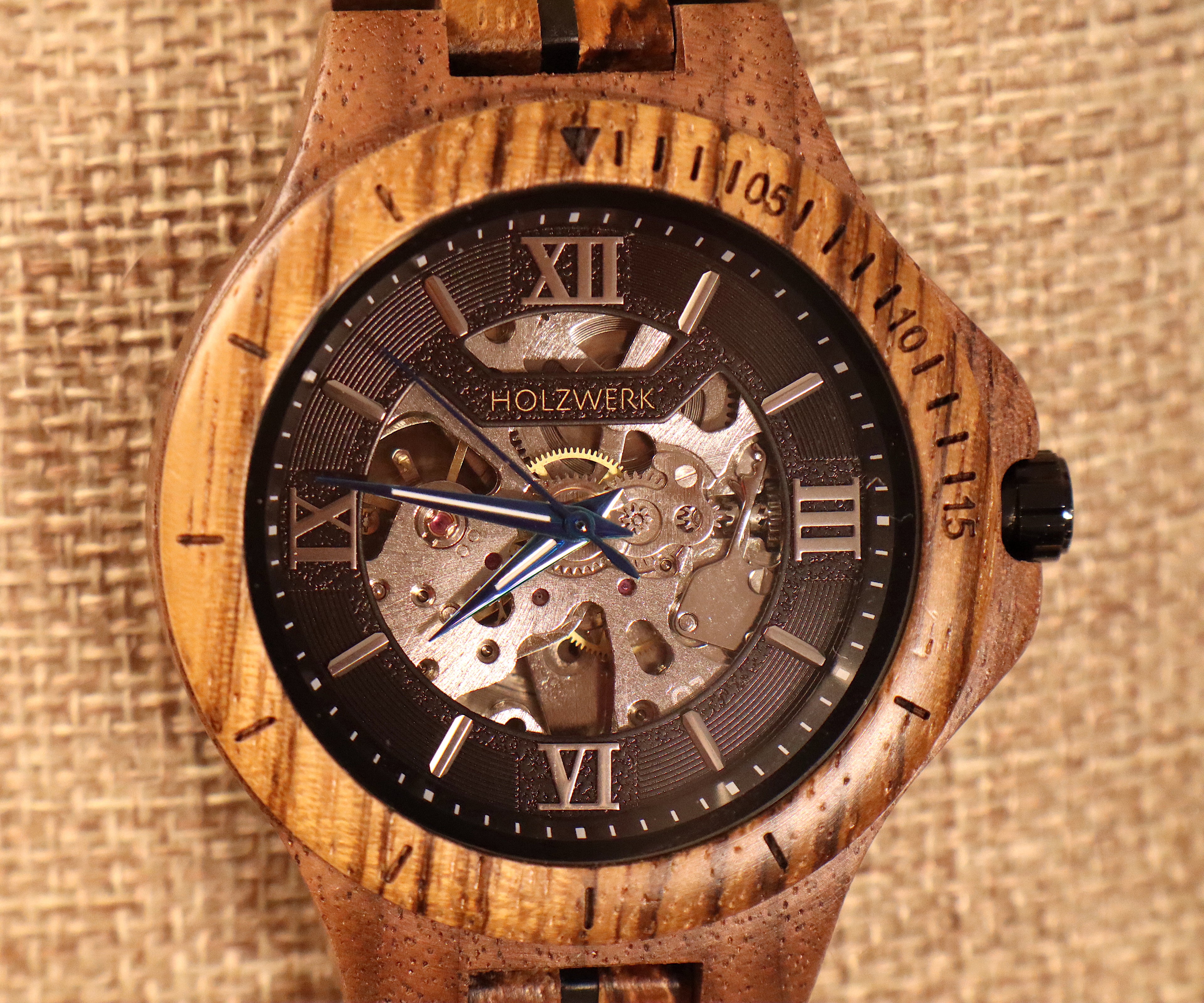 ساعة "Walnut Vivo"