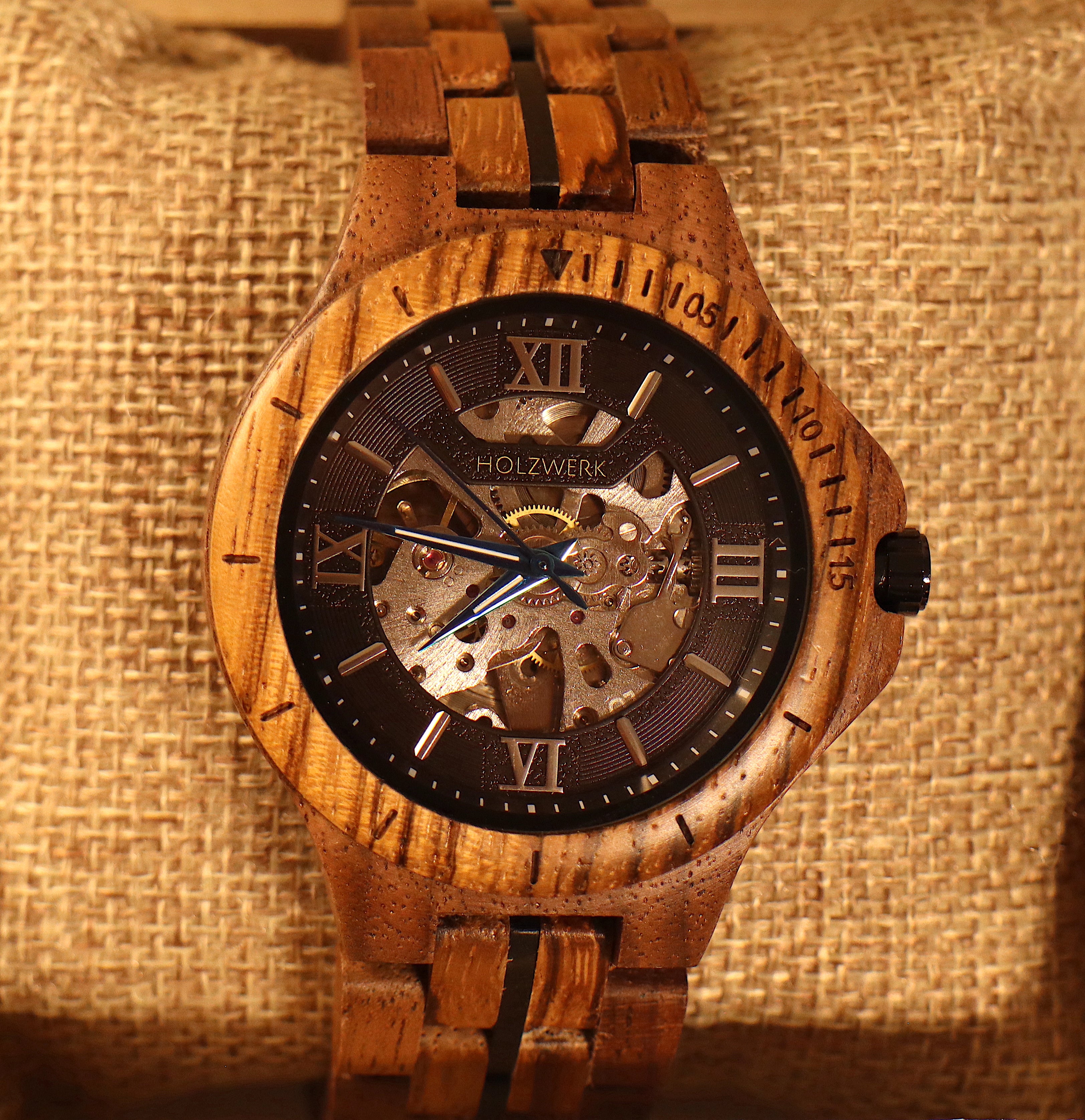 ساعة "Walnut Vivo"