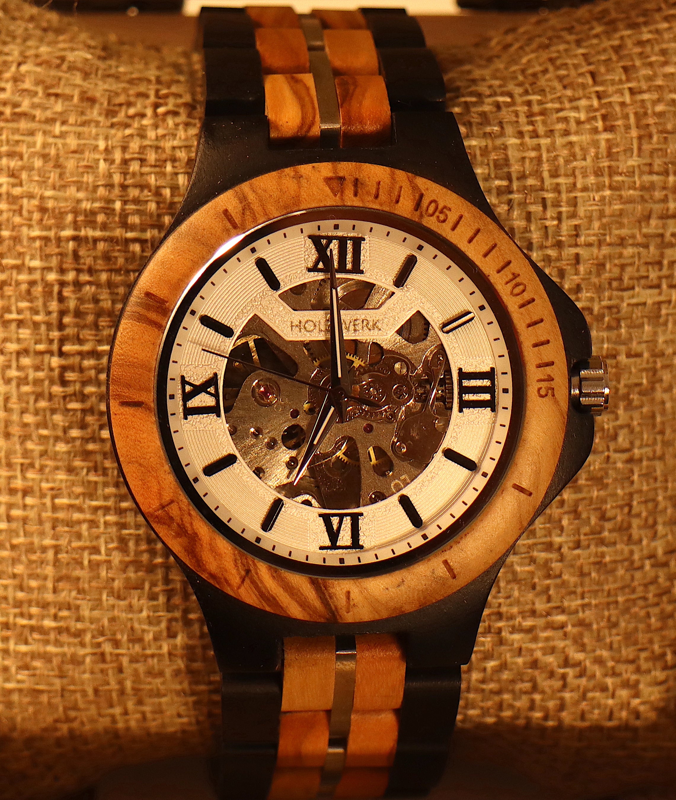 ساعة "أوليفيا نوتورنا"