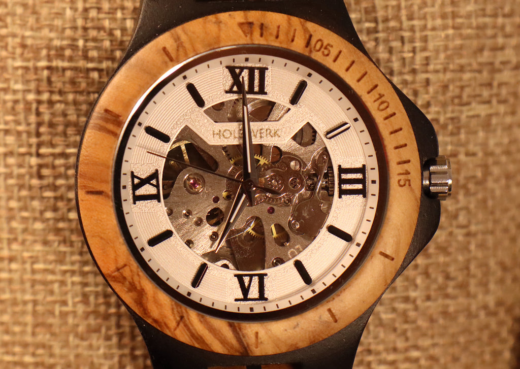 ساعة "أوليفيا نوتورنا"