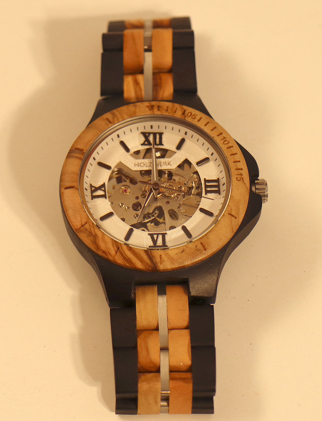 ساعة "أوليفيا نوتورنا"