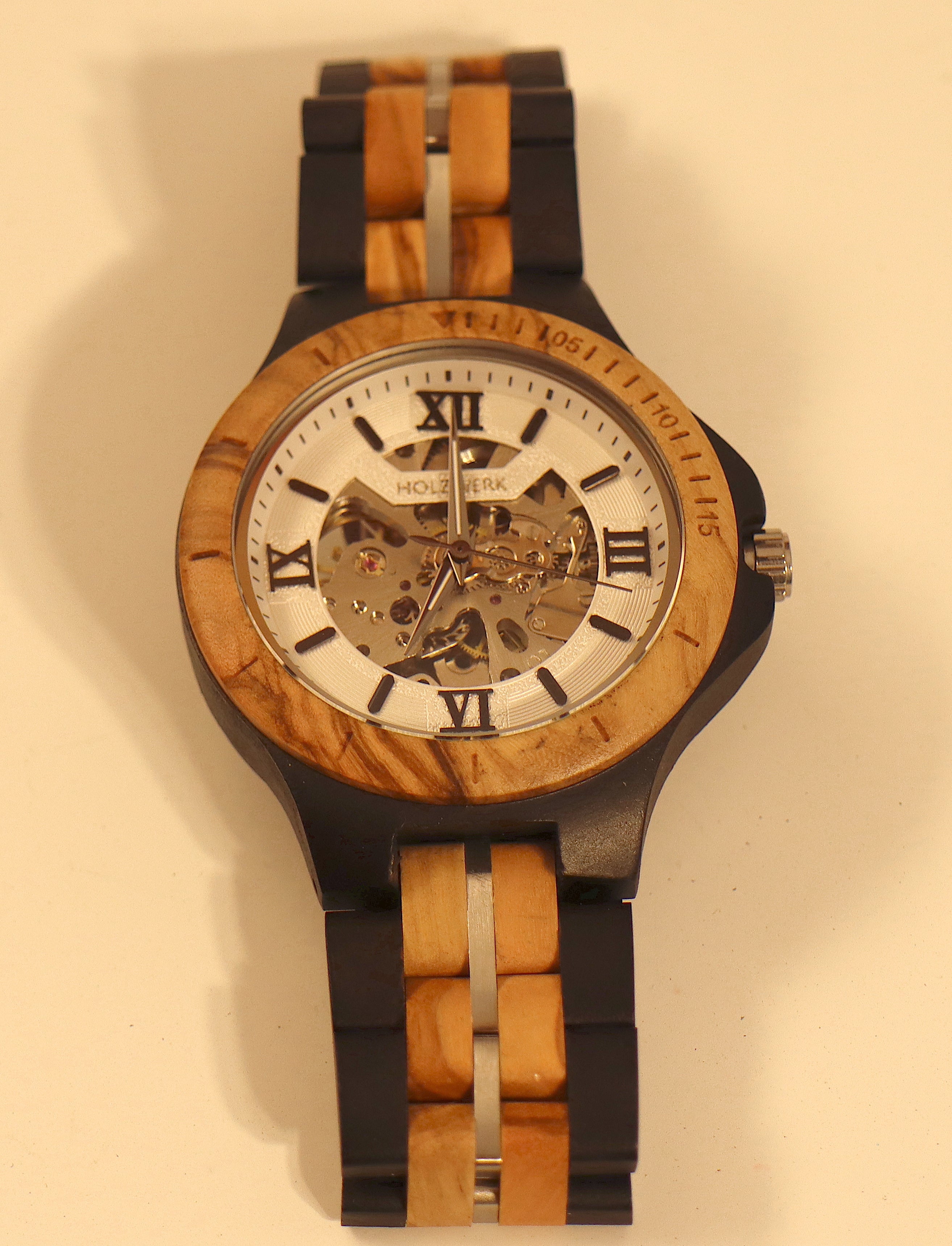 ساعة "أوليفيا نوتورنا"