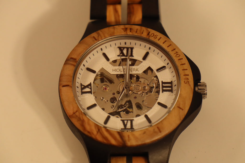 ساعة "أوليفيا نوتورنا"