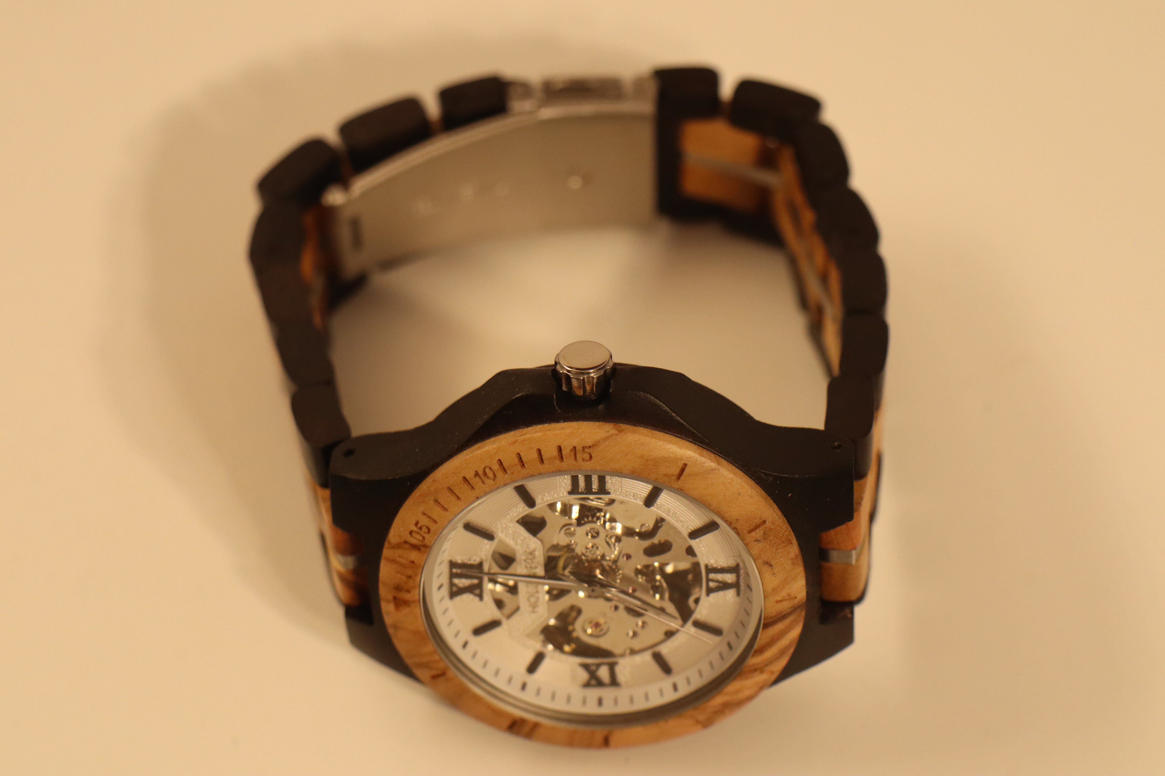 ساعة "أوليفيا نوتورنا"