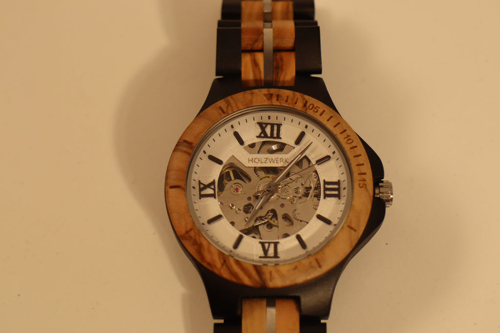 ساعة "أوليفيا نوتورنا"