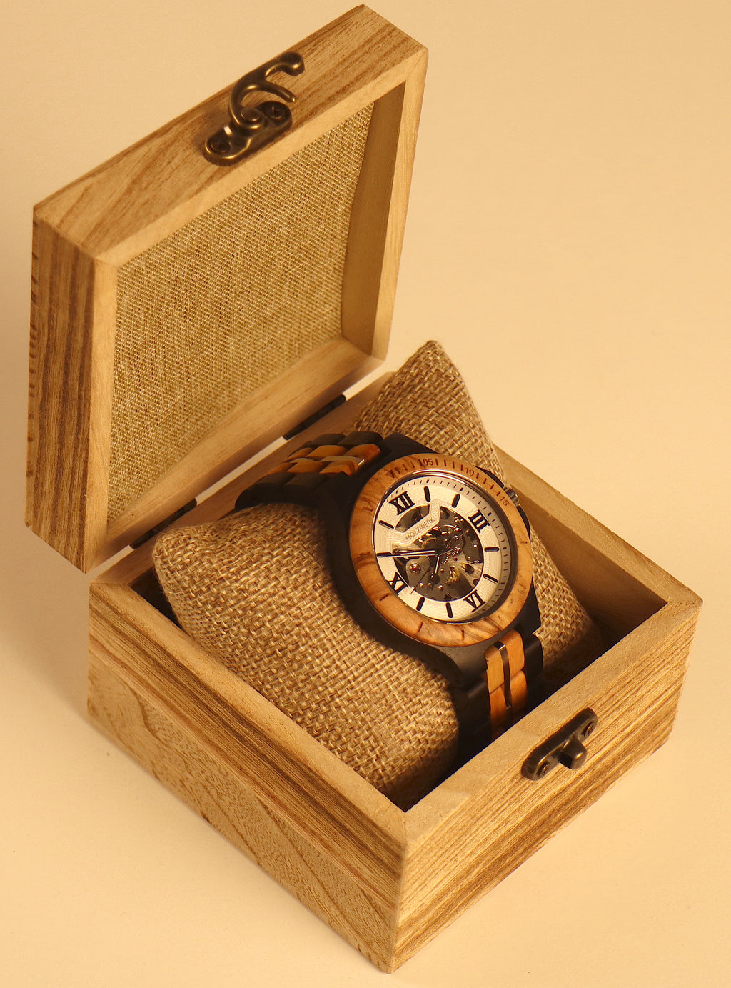 ساعة "أوليفيا نوتورنا"