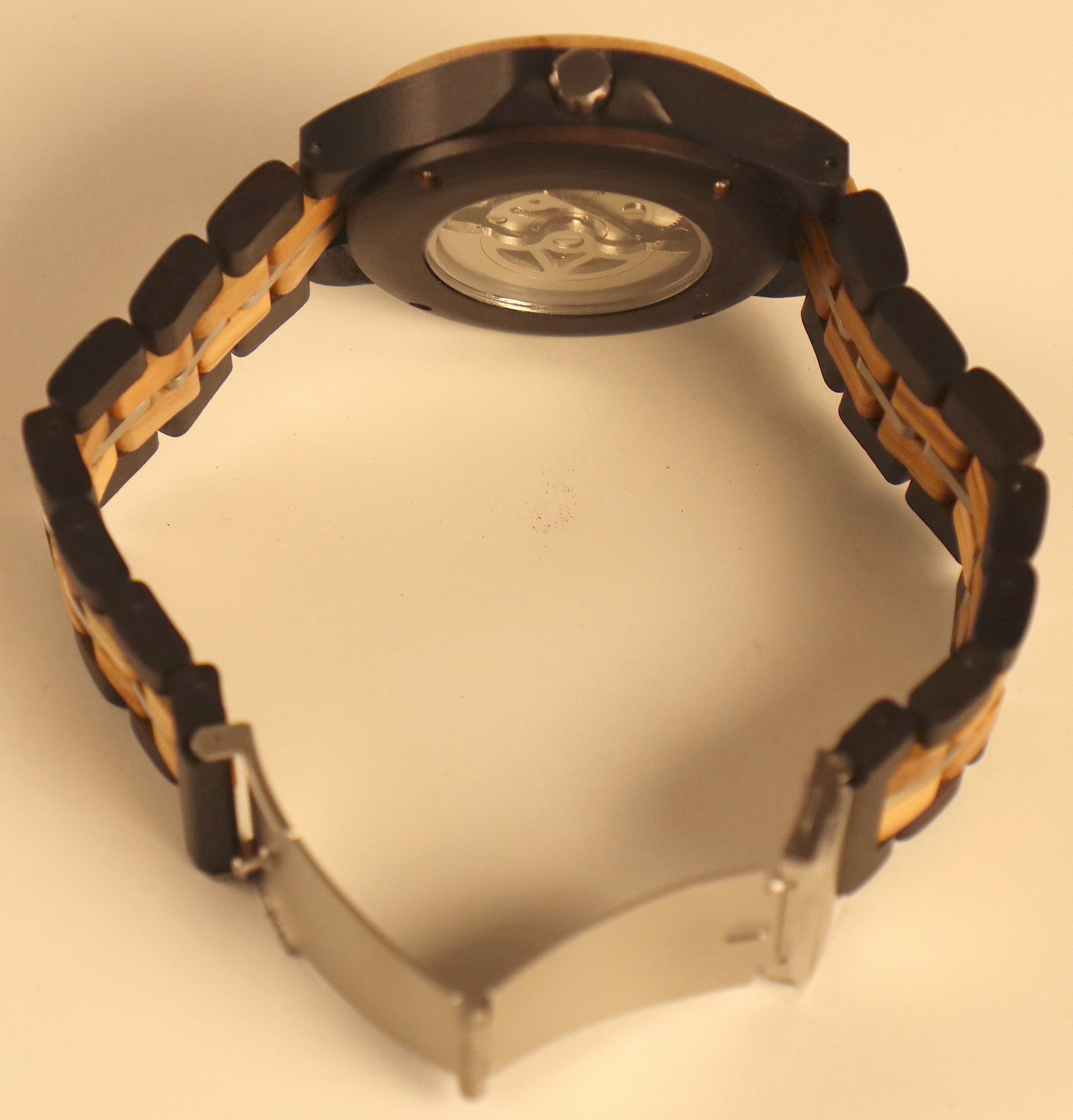 ساعة "أوليفيا نوتورنا"