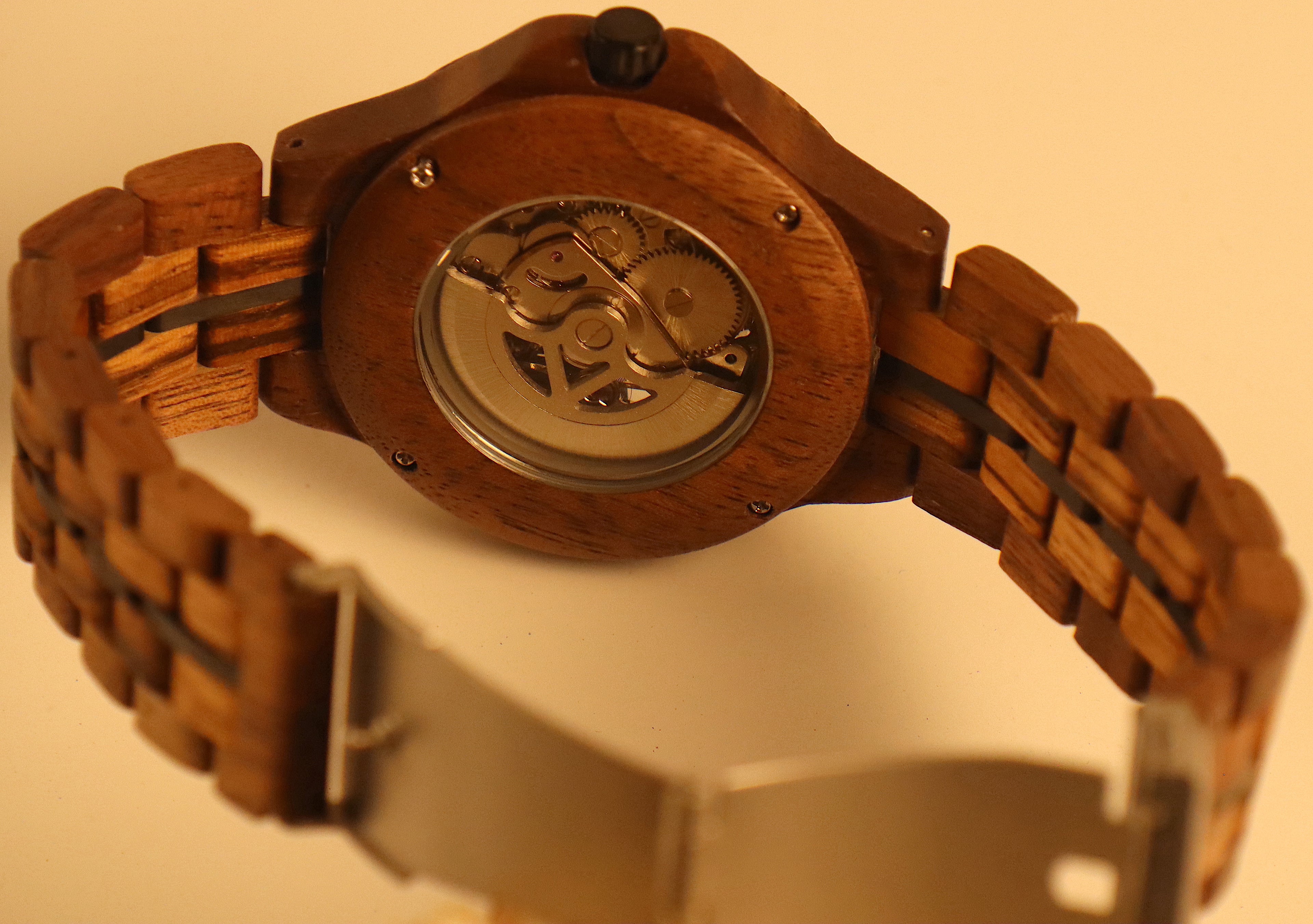 ساعة "Walnut Vivo"