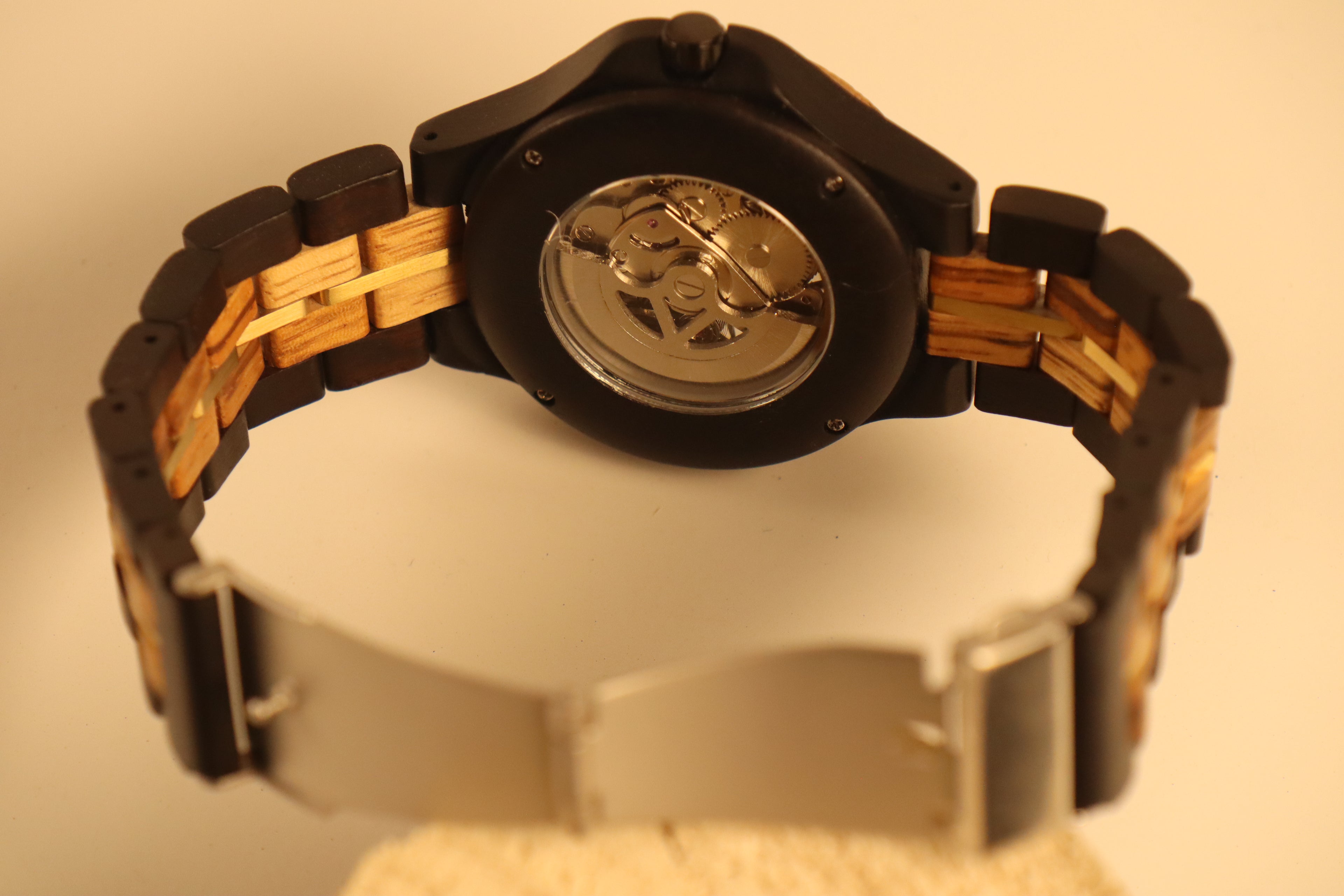 ساعة "ميكانيكال نوار"